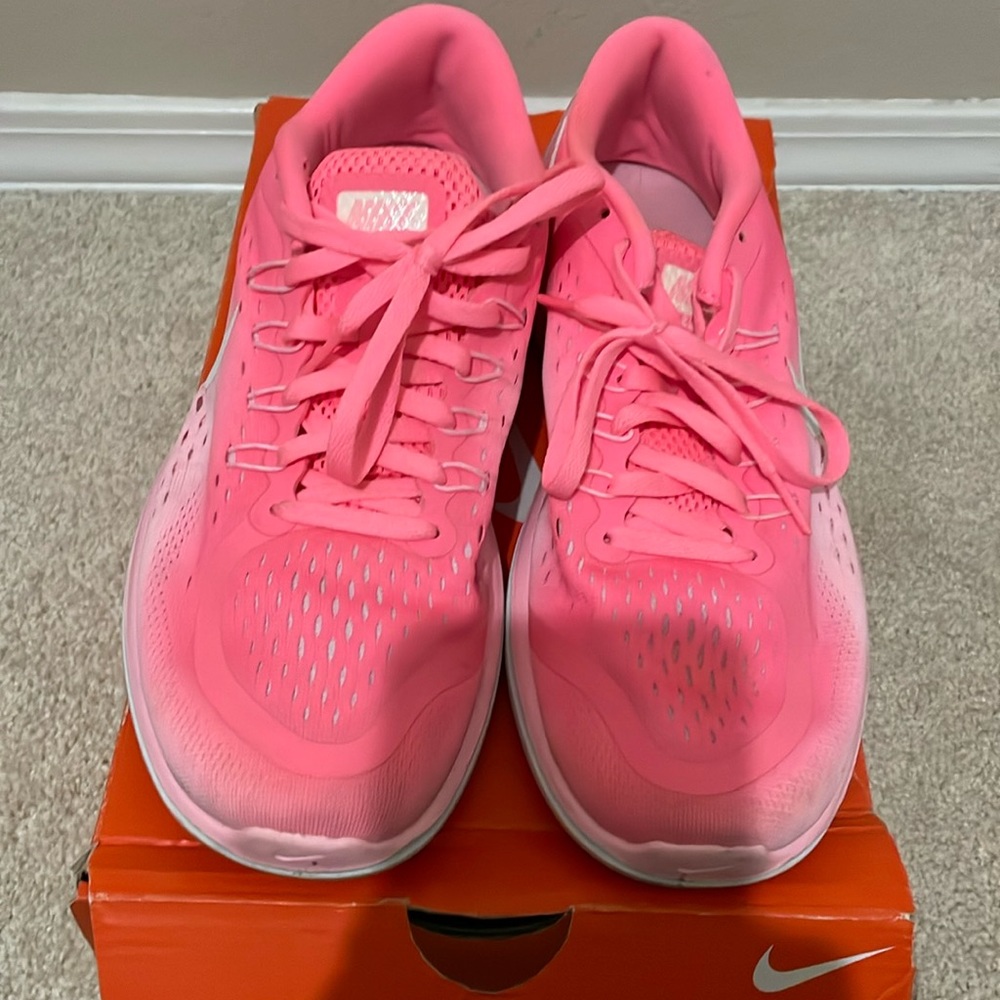 Ladies size 9 Nike Flex